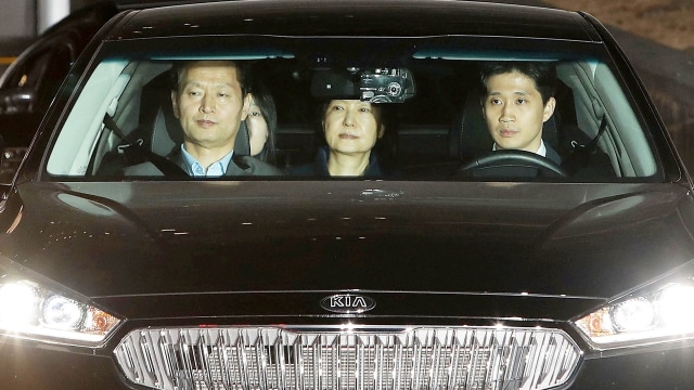 Park-Geun-hye ditahan polisi (Foto: Kim Hong-Ji/Reuters)