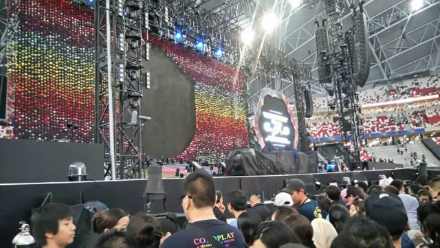 Panggung Coldplay di Singapore National Stadium (Foto: Cornelius Bintang/kumparan)