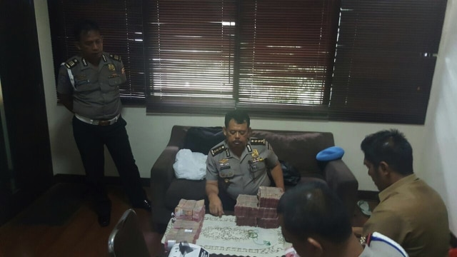 Uang yang disita dari oknum Polda Sumsel  (Foto: Dok. Istimewa)