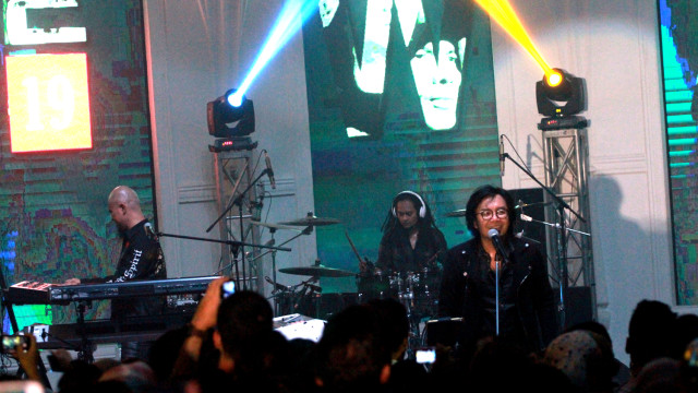 Ari Lasso bernyanyi di Konser Dewa (Foto: Munady)