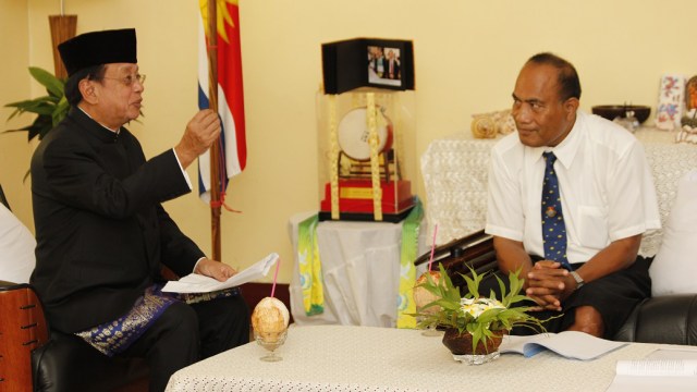 Dr Gary R. M. Jusuf dan Y. M. Taneti Maamau  (Foto: Dok. KBRI Suva)