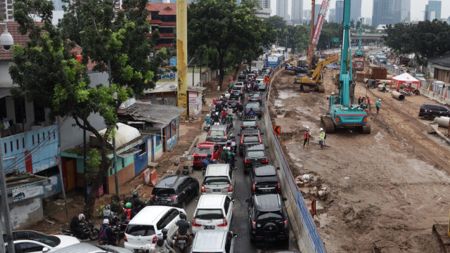 Pembangunan Underpass Mampang Prapatan (Foto: Fanny Kusumawardhani/kumparan)