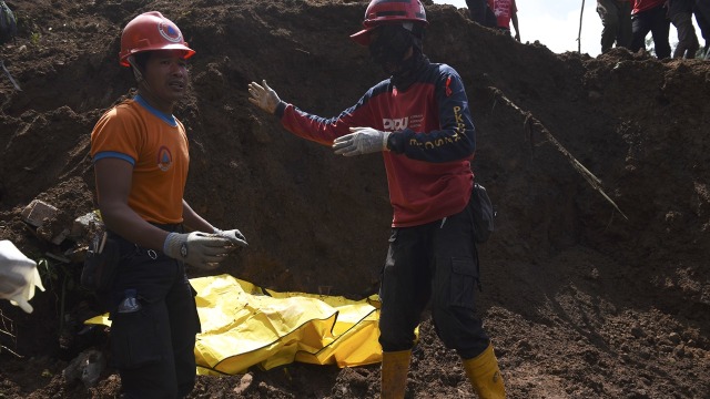 Pencarian korban longsor Ponorogo (Foto: Zabur Karuru/Antara)