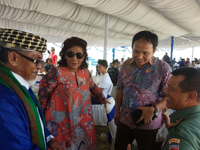 Raja Morella, Menteri Susi dan Pangdam Pattimura (Foto: Arifin Asydhad/kumparan)