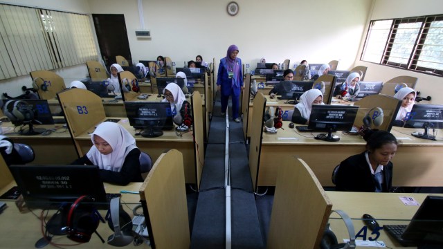 UNBK di SMKN 30 Jakarta (Foto: Rivan Awal Lingga/ANTARA)