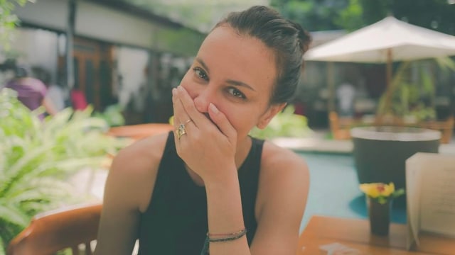 Sophia Latjuba memerkan cincin dari zodiak virgo. (Foto: Instagram @sophia_latjuba88)