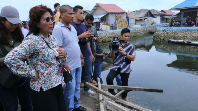 Menteri Susi bersama suku Bajo. (Foto: Istimewa)