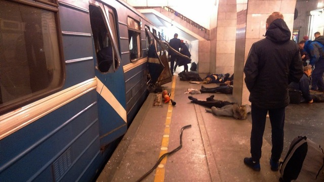 Ledakan di gerbong kereta St Petersburg (Foto: AP Photo/DTP&ChP St. Peterburg via AP)