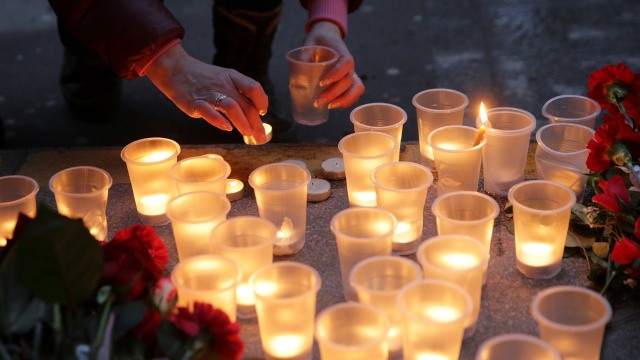 Aksi Solidaritas Pasca Ledakan di St Petersburg (Foto: REUTERS/Grigory Dukor)