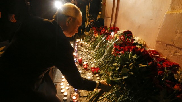 Aksi Solidaritas Pasca Ledakan di St Petersburg (Foto: REUTERS/Grigory Dukor)