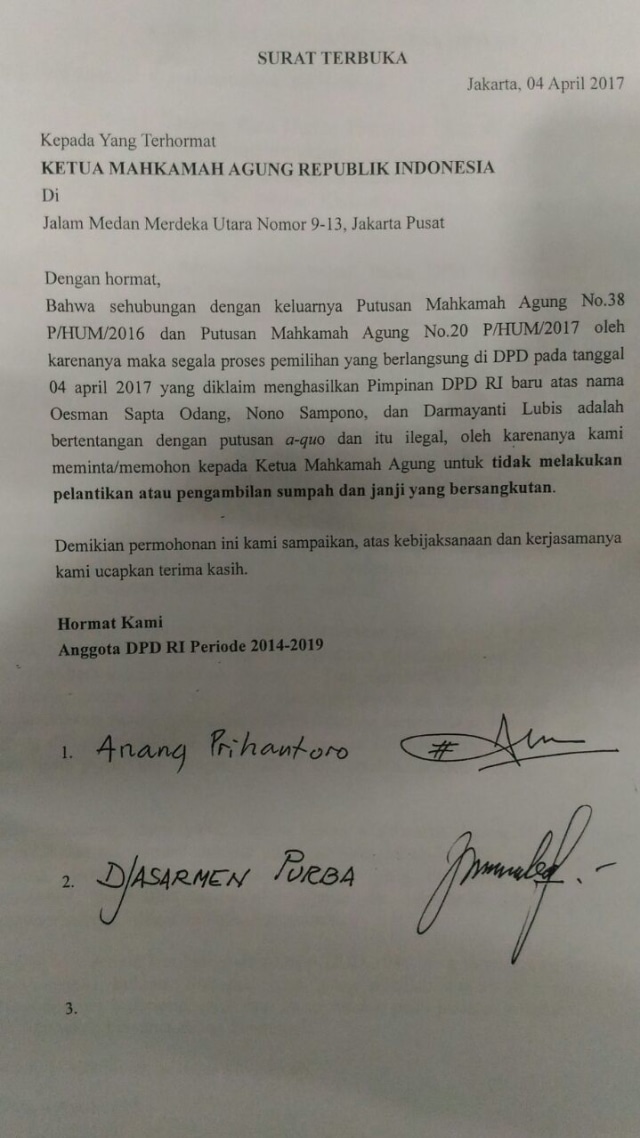 surat terbuka dari anggota DPD untuk Ketua MA (Foto: Fahrian Saleh/kumparan)