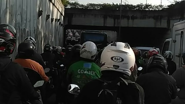 Macet di underpass Ps Minggu hingga Pancoran (Foto: Twitter TMC Polda Metro Jaya)