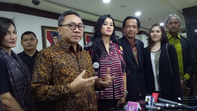 Ketua MPR Zulkifli Hasan dengan Parfi56 (Foto: Prabarini Kartika/kumparan)