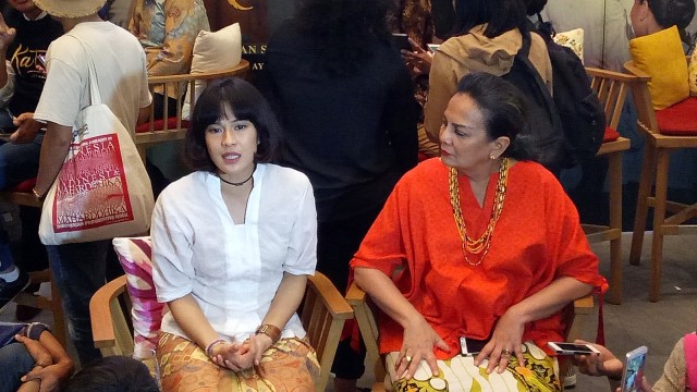 Dian Sastrowardoyo dan Christine Hakim. (Foto: Prabarini Kartika/kumparan)