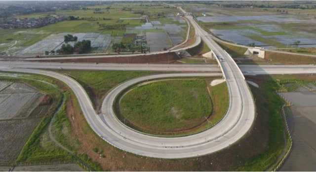 Proses pembangunan jalan tol Medan - Binjai. (Foto: Dok. Kementerian PUPR)