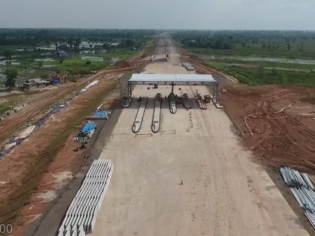 Proses pembangunan jalan tol Medan-Binjai. (Foto: Dok. Kementerian PUPR)