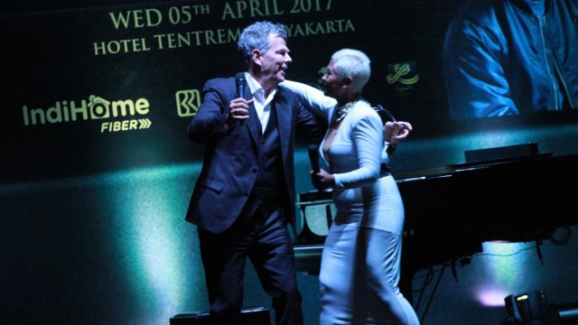 David Foster dan Dira Sugandi (Foto: Munady)