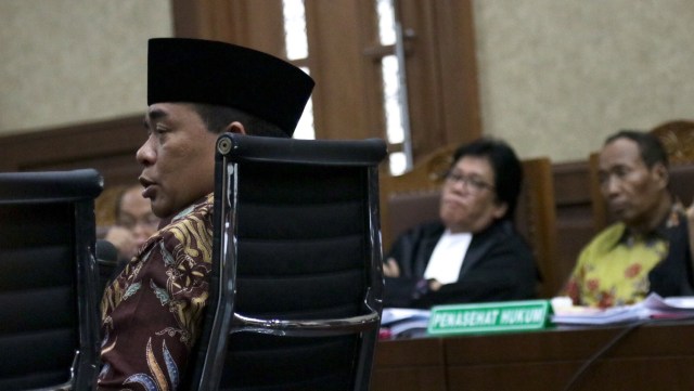 Ade Komarudin di sidang e-KTP. (Foto: Fanny Kusumawardhani/kumparan)