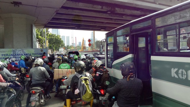 Kemacetan di Mampang Prapatan-Kuningan. (Foto: Utomo Priyambodo/kumparan)