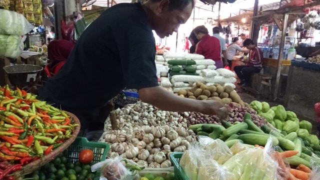 Pedagang di pasar (Foto: Ela Nurlaela/kumparan)