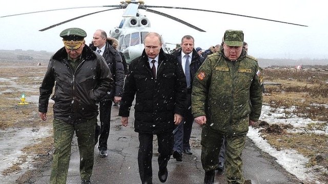 Putin mengecek pasukan di sisi barat (Foto: en.kremlin.ru)