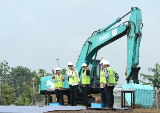 Resmikan Pembuatan KA Bandara di Solo