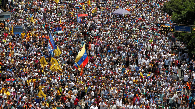 Demo di Venezuela (Foto: REUTERS/Carlos Garcia Rawlins)