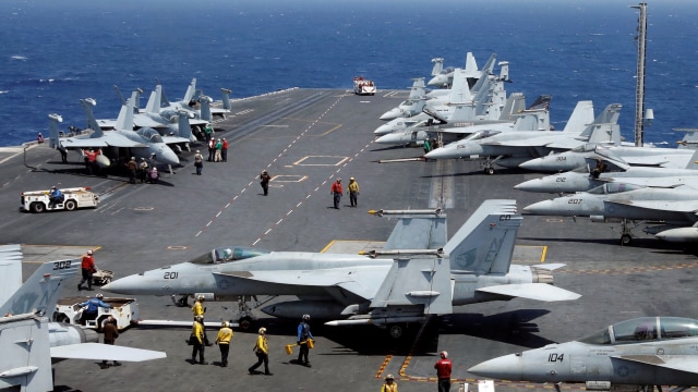 Suasana kapal induk kelas Nimitz, USS Carl Vinson (Foto: Tom Tonthat/Handout via Reuters )