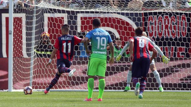 Dua gol Falcinelli hantam Inter. (Foto: Albano Angilletta/ANSA via AP)