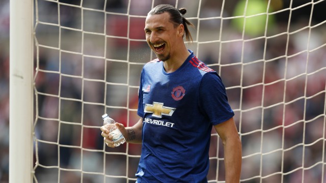 Ibrahimovic yang bagai Benjamin Button. (Foto: Lee Smith/Reuters)