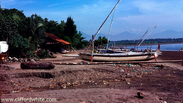 Kampung nelayan di Sanur, Bali, 1977 (Foto: Dok. Clifford White)