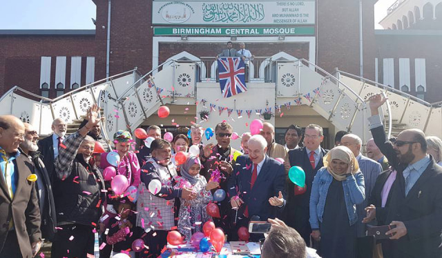 Pesta teh di Masjid Pusat Birmingham. (Foto: Birmingham Central Mosque/Facebook)