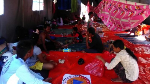 Pengungsi akibat retakan tanah di Ponorogo (Foto: Dok. BNPB)