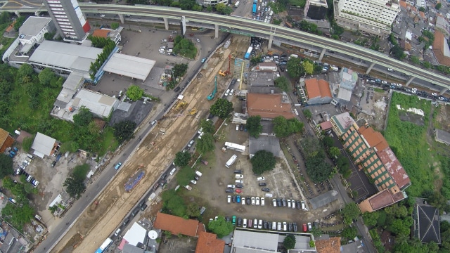 Pembangunan underpass Mampang-Kuningan (Foto: Aditia Noviansyah/kumparan)