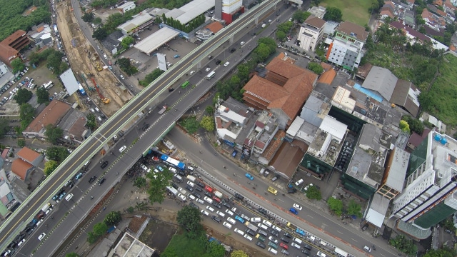 Suasana pembangunan underpass Mampang-Kuningan (Foto: Aditia Noviansyah/kumparan)