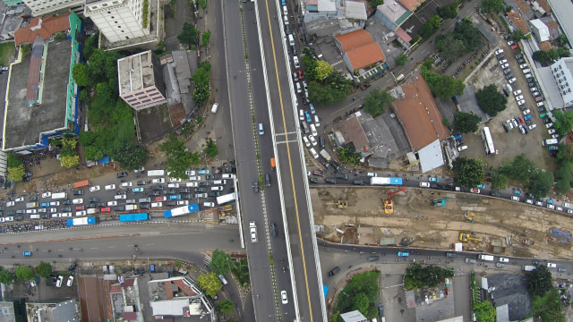 Suasana pembangunan underpass Mampang-Kuningan (Foto: Aditia Noviansyah/kumparan)