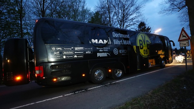 Ledakan di bus tim Borussia Dormund  (Foto: Reuters/Kai Pfaffenbach Livepic)
