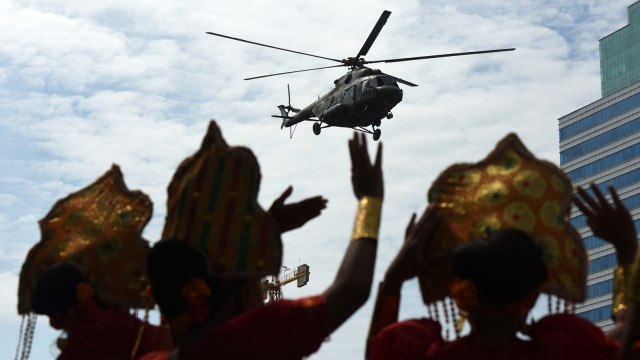 Penari dalam upacara pergantian nama kodam (Foto: Antara/Yusran Ucang)