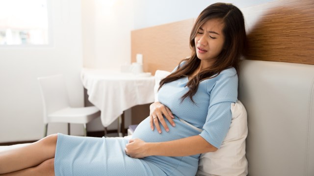 Ilustrasi ibu hamil sedang mengalami nyeri. (Foto: Thinkstock)