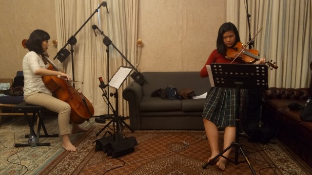 Veronica Tan Latihan Musik (Foto: Wandha Hidayat/kumparan)