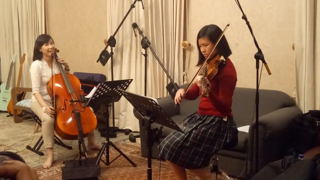 Veronica Tan Latihan Musik (Foto: Wandha Hidayat/kumparan)