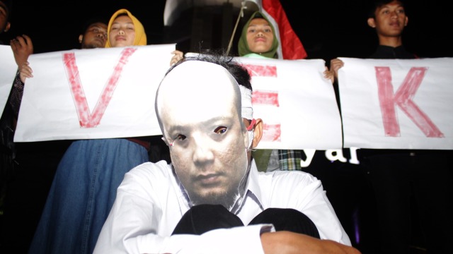 Aliansi Rakyat Sidoarjo antikorupsi dukung Novel. (Foto: ANTARA/Umarul Faruq)