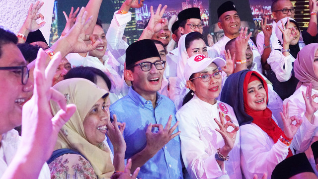 Sandiaga Uno foto bersama usai mengikuti debat. (Foto: Aditia Noviansyah/kumparan)