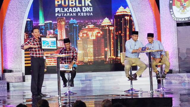 Ahok berikan pemaparan saat debat terakhir pilgub (Foto: Aditia Noviansyah/kumparan)