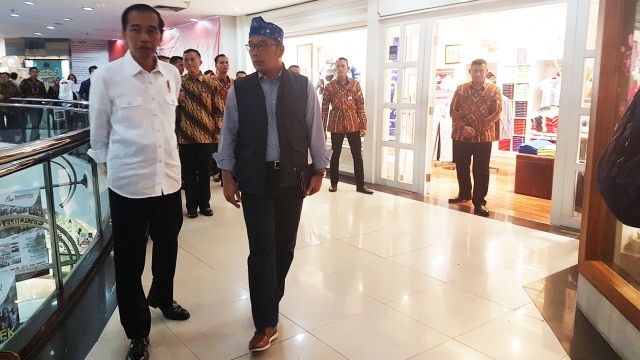 Jokowi dan Ridwan Kamil kunjungi Mall BIP  (Foto: Yudhistira Amran Saleh/kumparan)
