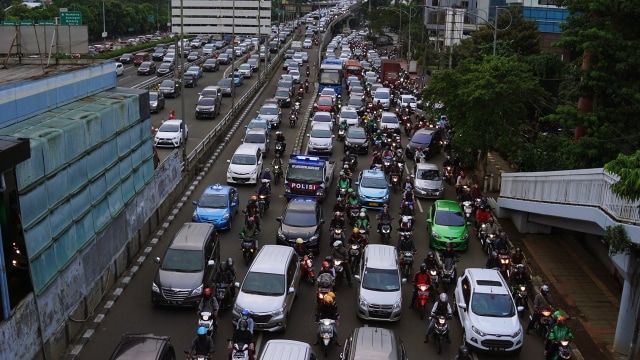 Macet di Kawasan Pancoran Jakarta Foto: Aditia Noviansyah/kumparan