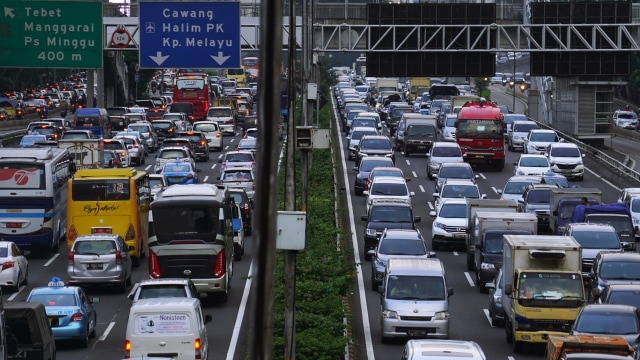 Macet di Kawasan Pancoran Jakarta (Foto: Aditia Noviansyah/kumparan)