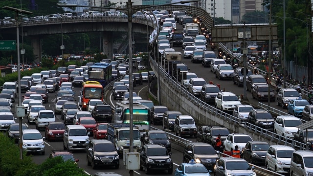 Macet di Kawasan Pancoran Jakarta Foto: Aditia Noviansyah/kumparan