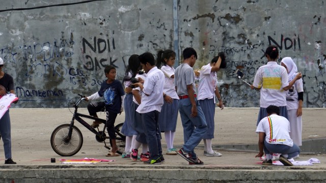 Aksi corat-coret. (Foto: Aditia Noviansyah/kumparan)