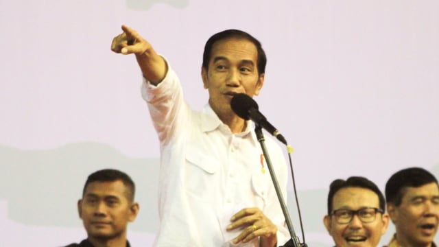 Presiden Jokowi saat kunjungan di Cirebon (Foto: Dedhez Anggara/Antara)